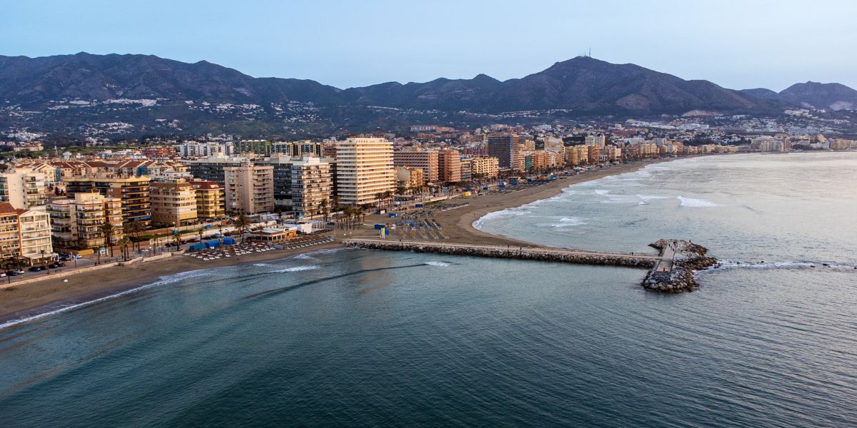 comer cerca de la playa en el centro comercial miramar